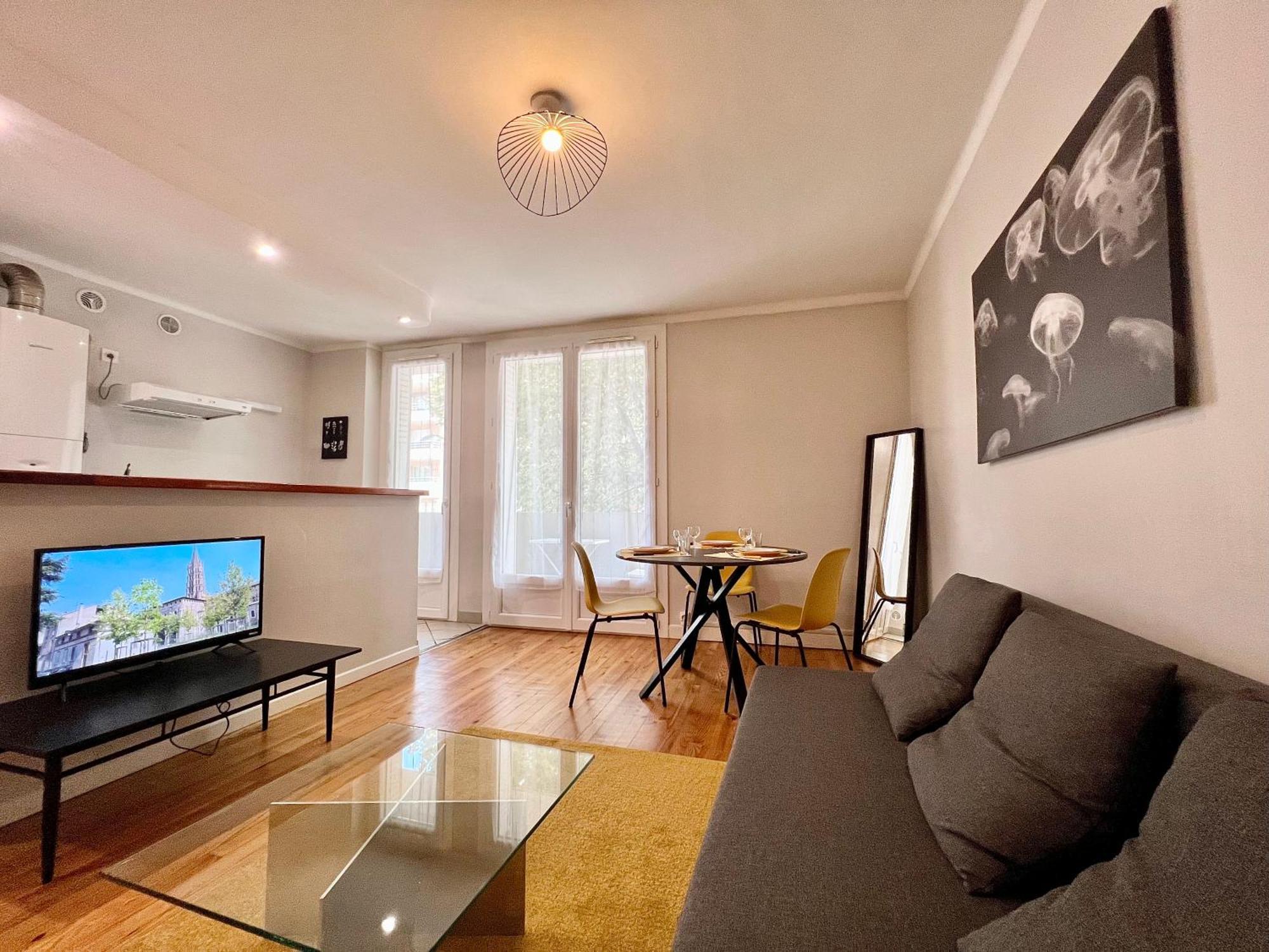 Appartement Paisible T3 Proche Metro, Wi-fi & Terrasse Privee