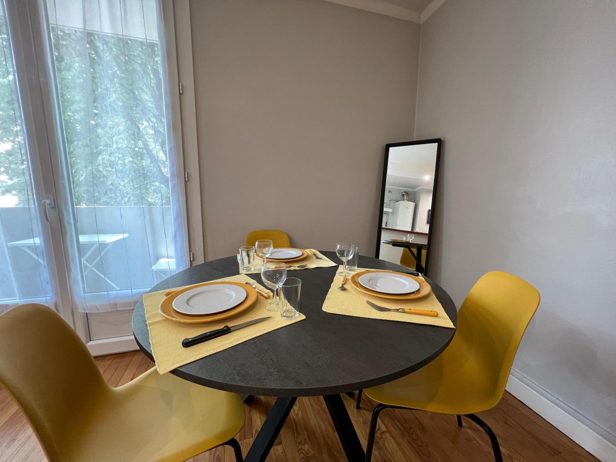 Apartamento Paisible T3 Proche Metro, Wi-fi & Terrasse Privee